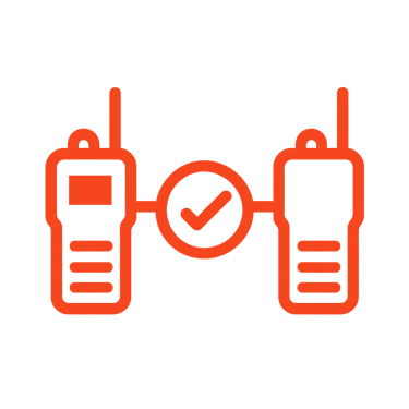 Icono de dos radios distintos conectados por una línea con símbolo de compatibilidad, representando