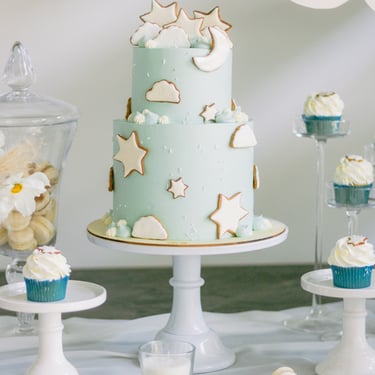 krikštynų tortas saldus stalas debesys žvaigždės