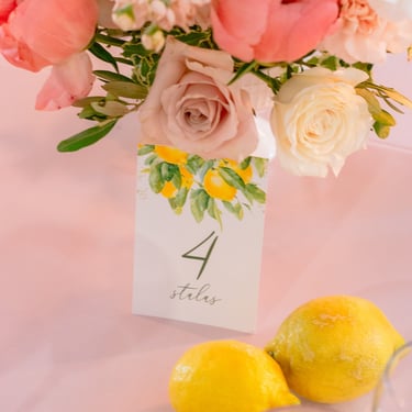 vestuvių dekoratorė floristė itališkas stalo dekoras su citrinomis Skeiville stalo numeris