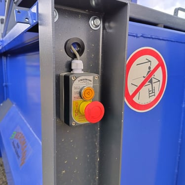 Uvolňovací a stop tlačítko