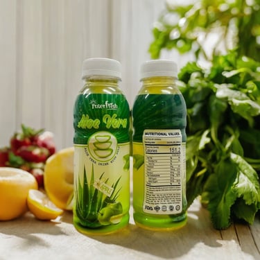 deux bouteilles de jus de fruits