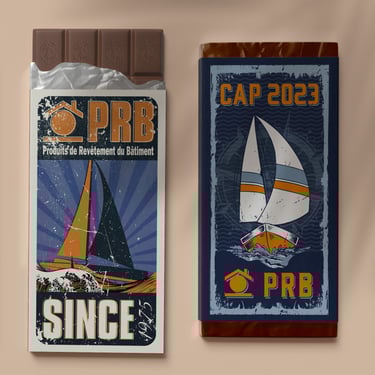 Une tablette de chocolat mettant en avant deux illustrations de bateaux