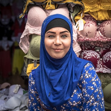 Khiva marché vendeuse de soutien gorge