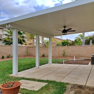 Alumawood patio cover with fan and lawn.