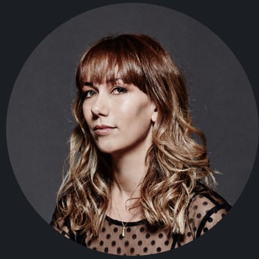 Polly, Sydney local, smiling headshot for her quantum healing and future timelines review.