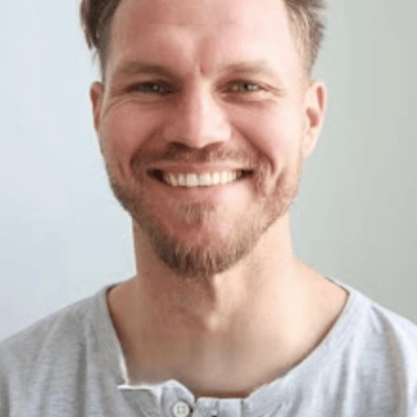 Aaron, Sydney local, smiling headshot for his transformative QHHT and quantum healing review