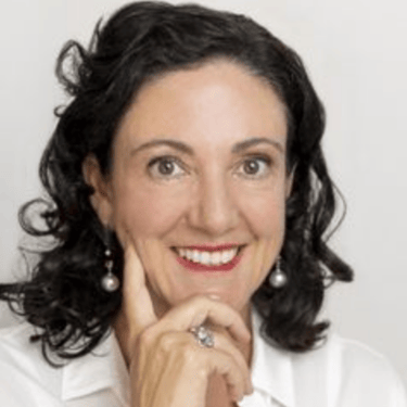 Amanda, Sydney local, smiling headshot for her clarity and quantum healing therapy review.