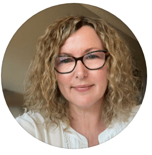 Treene, Sydney client, smiling headshot for her life-changing quantum healing hypnosis review.