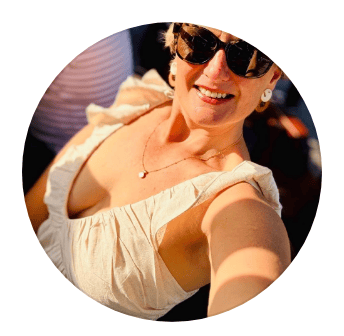 Tracey, Sydney client, smiling headshot for her life-changing QHHT and quantum healing review