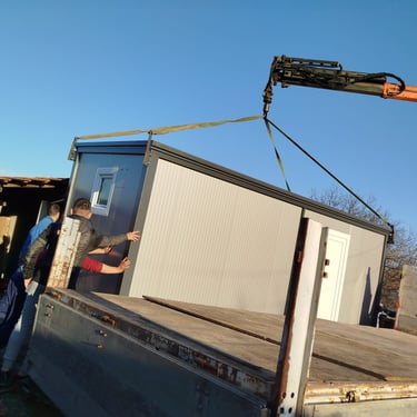 kran dizalica istovar kontejnera za stanovanje