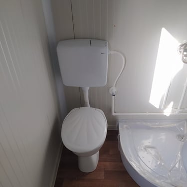 neotpakovana tus kada i wc solja za stambeni kontejner