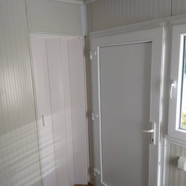 zatvorena harmonika vrata i pvc ulazna vrata kontejner 