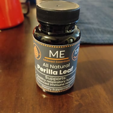 perilla-leaf-capsules-in-bottle-for-natural-seasonal-and-respiratory-support