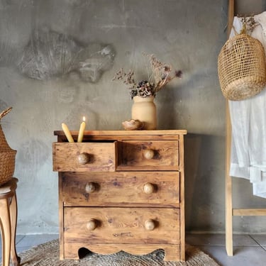 Commode en bois brut les meubles de Louise