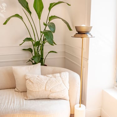 Lampe sur pied fabriqué à partir de matériaux recyclés par Orma