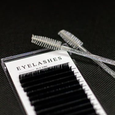 a pair of eyelashes with a pair of eyelashes