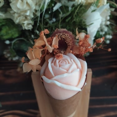 Bouquet de fleurs en cire,bouquet de fleur,Décoration en cire,Fleurs en cire,Art floral en cire,