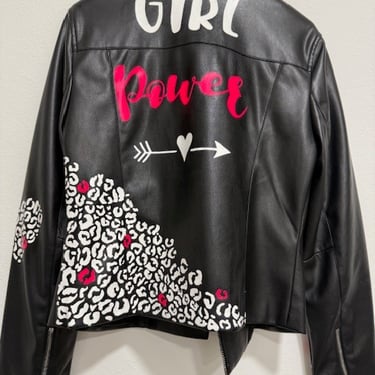 Giobotto in pelle nera con decorazioni leopardate bianche e scritta Girl Power  bianca e rosa