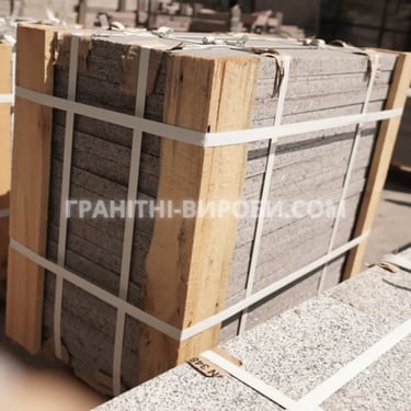 Гранітна плитка з Лізниківського граніту