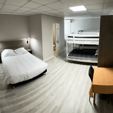 Chambre familiale 6 personnes, spacieuse pour groupe hôtel à Beaumont-en-Véron proche Chinon
