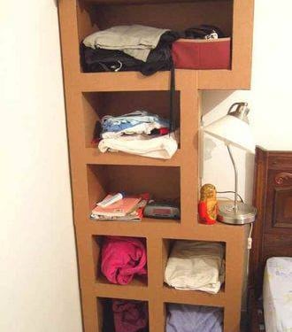 Etagère en carton /table de lit