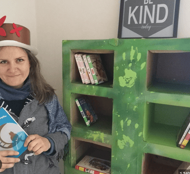 Stage de meubles en carton