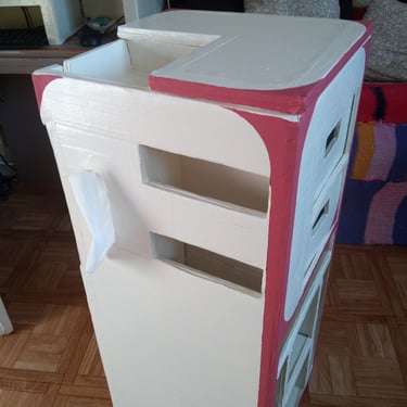 Petite table de chevet en carton