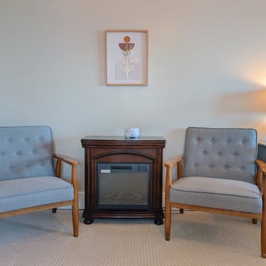 South Cliff Inn's Sunset Room - seating area