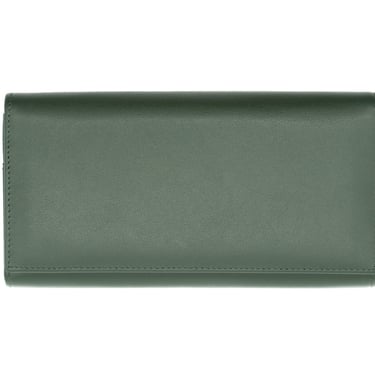 Portofel din piele mov, fotografiat din verde, centrat pe fundal alb.