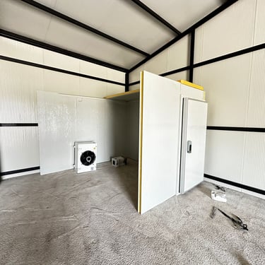 sut-ve-sut-urunleri-icin-krom-zeminli-hijyenik-buzhane-kurulumu