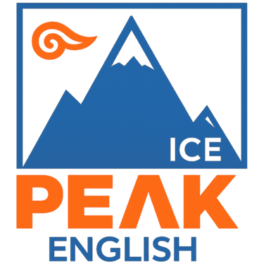 Logotipo de Ice Peak English que presenta una montaña azul con texto naranja sin fondo.