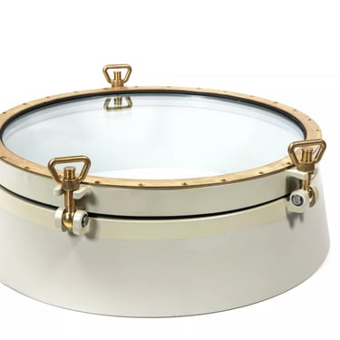 Zijaanzicht van de 600mm stalen patrijspoort met robuuste messing flens