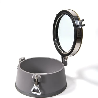 Geopende RVS patrijspoort 300mm met messing afwerking en vluchters