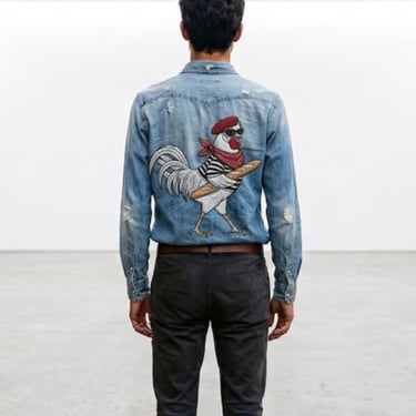 Camisa de mezclilla con gallo frances bordado a mano