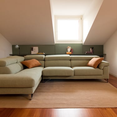 Giulia Sbrogiò | designer - casa - salotto - soggiorno- casa nuova - casa verde - samoa - divani samoa - boiserie - interni