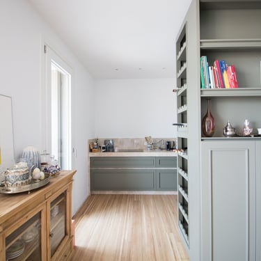 Giulia Sbrogiò | designer - cucina - living room- arredamento d'interni su misura- boiserie -cucina su misura