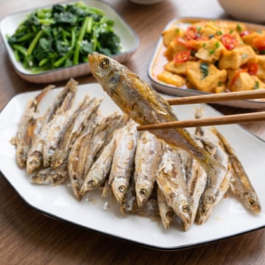 cá mương rán của tiệm cơm văn phòng, cơm gia đình
