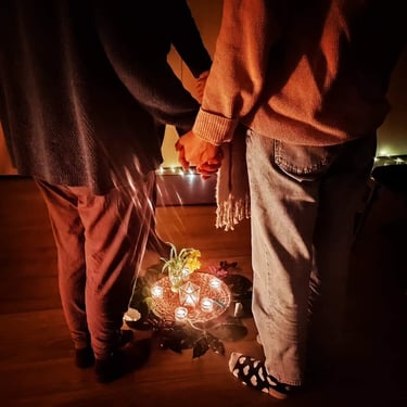 Women holding hands at Silvia's Women's Circle