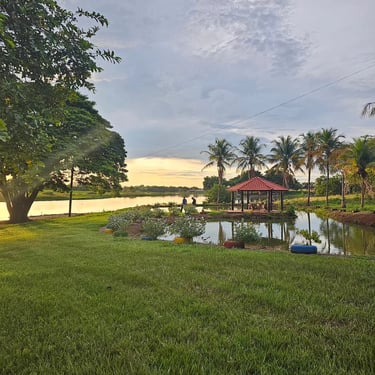 Por do sol do pesqueiro do Rancho do Neneco - Rancho para alugar em Miguelópolis SP