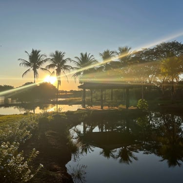 Área externa, piscina e rio do Rancho do Neneco - Rancho para alugar em Miguelópolis SP