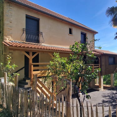 Maison rénovée après transformation complète dans le Périgord