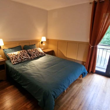 Chambre rénovée après transformation complète