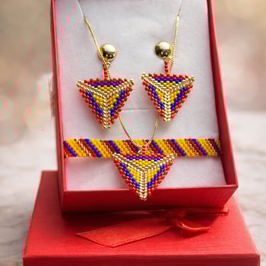 Collar con aretes y pulsera estilo colombiano