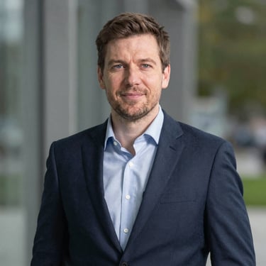 Kreiere ein Foto einer männlichen deutschen Führungskraft
