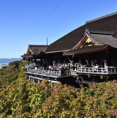 Temple Kiyomizu-dera dans la foret