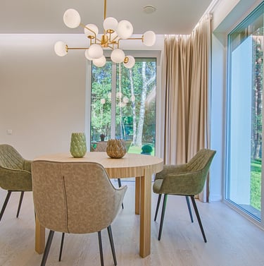 Modernus valgomojo interjeras – REall brokerių Kaune paslaugos