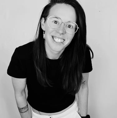 Artist photograph of Kim keogh. A black and white image of the artist Kim Keogh