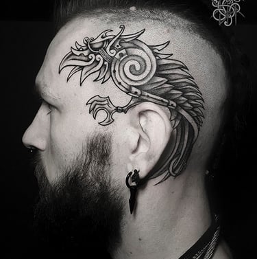 Tatouage crane corbeau nordique viking. Skull tattoo crow