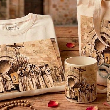 Merchandising Cofradía Tradiciones: camiseta, taza y bolso con diseño de procesión Semana Santa.
