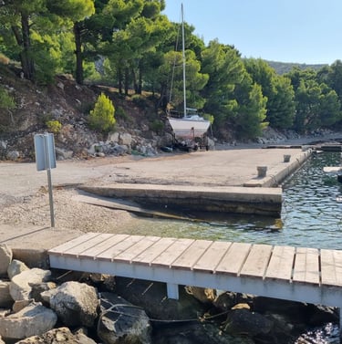 The photo shows the official pet beach and the human beach to the east.